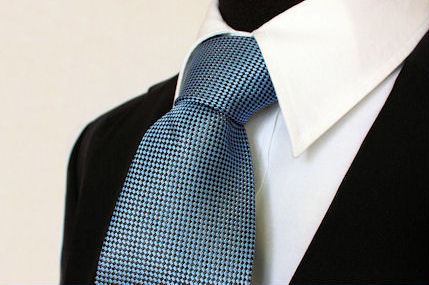 Pánská modrá klasická kravata s kostičkami - 8 cm